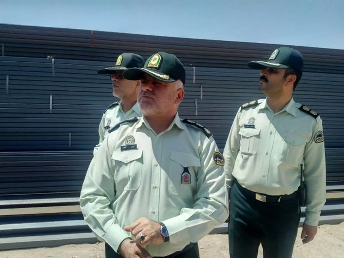 کشف ۹۰۰۰ تن آهن احتکار شده از انبار ۳هکتاری + عکس