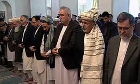 وقتی رییس‌جمهور افغانستان به جای رکوع به سجده می‌رود+ فیلم