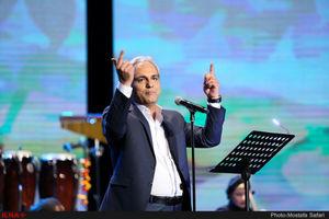 بینید: اجرای ترانه "سوغاتی" توسط مهران مدیری