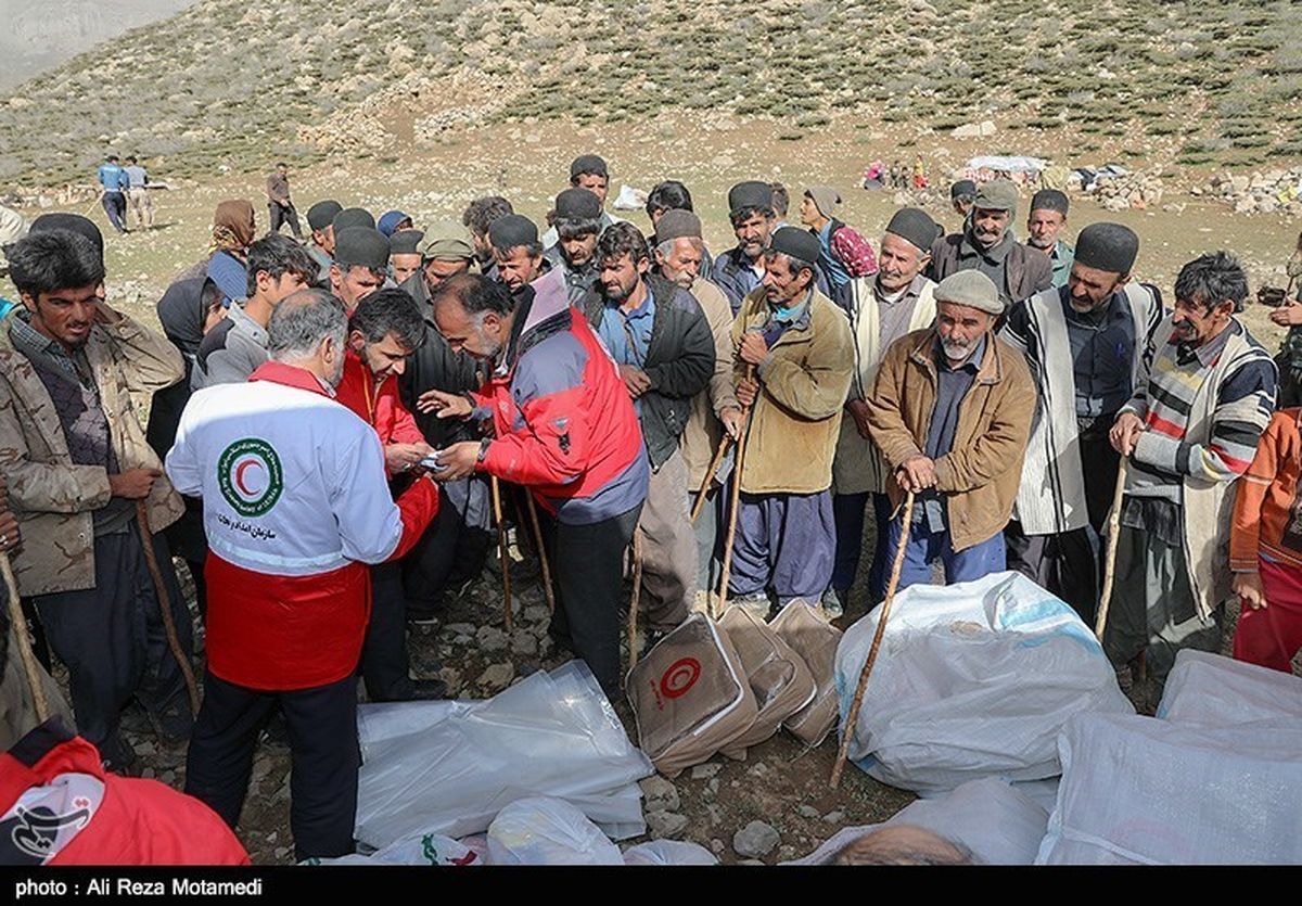 ۵ اکیپ هلال احمر به غار یخی چما در شهرستان کوهرنگ اعزام شدند