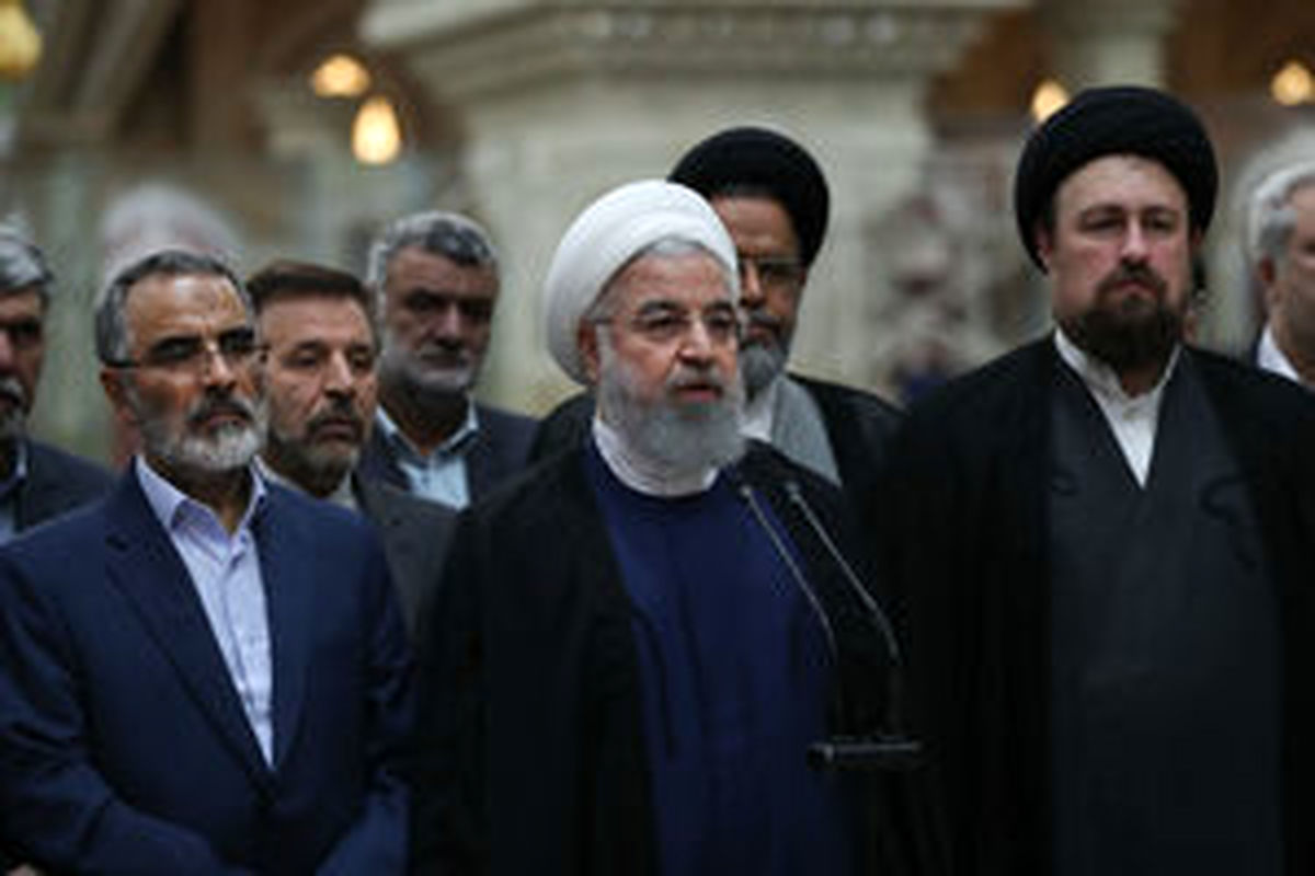 روحانی در حرم امام (ره)؛ جدا کردن حساب خود از دولت اشتباه نابخشودنی است