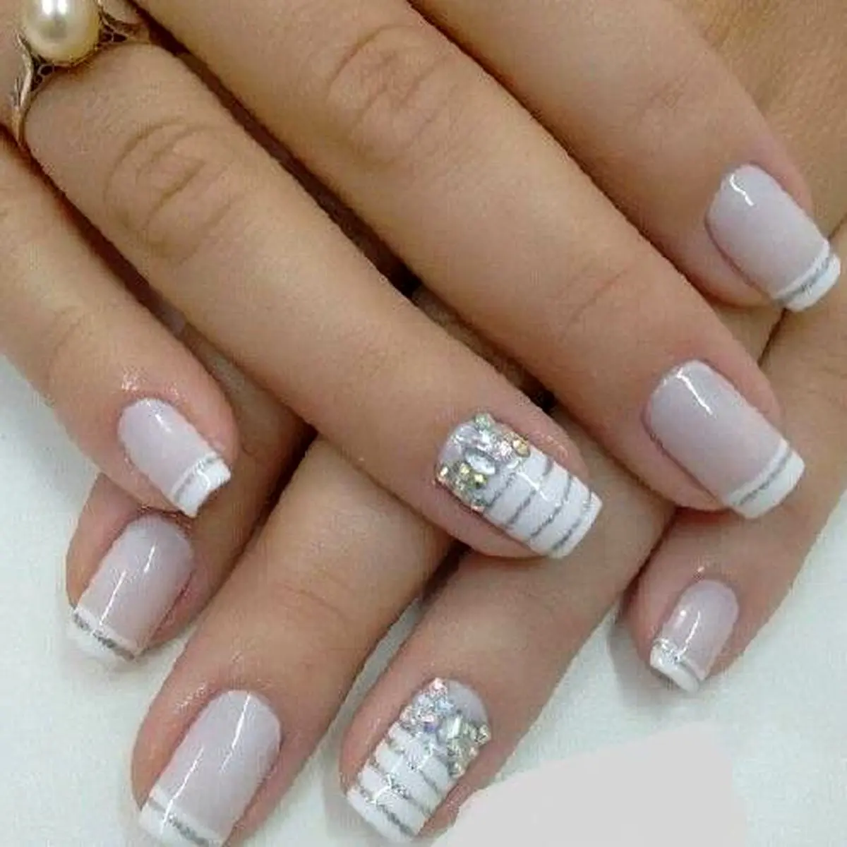 شیک ترین مدل های طراحی ناخن با لاک صدفی + تصاویر