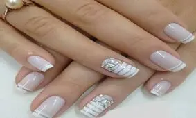 شیک ترین مدل های طراحی ناخن با لاک صدفی + تصاویر