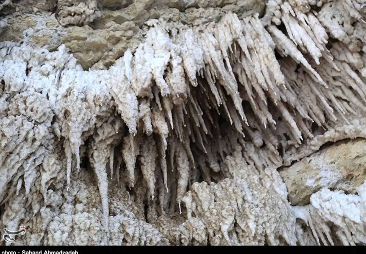 قندیل‌های نمکی منطقه "کاظیم خان داشی" دریاچه ارومیه به‌روایت تصویر‌