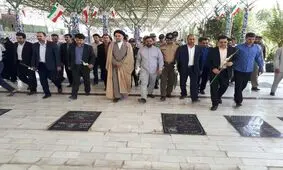 گلزار شهدای بروجرد غبار روبی و عطر افشانی شد