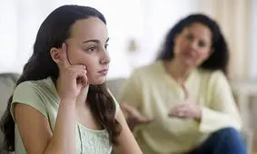 دلیل آسیب رسانی دختران به خود چیست؟