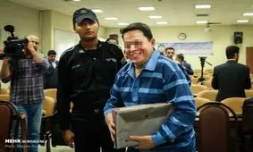 تصویر خندان ابربدهکار بانکی در جلسه امروز دادگاه!