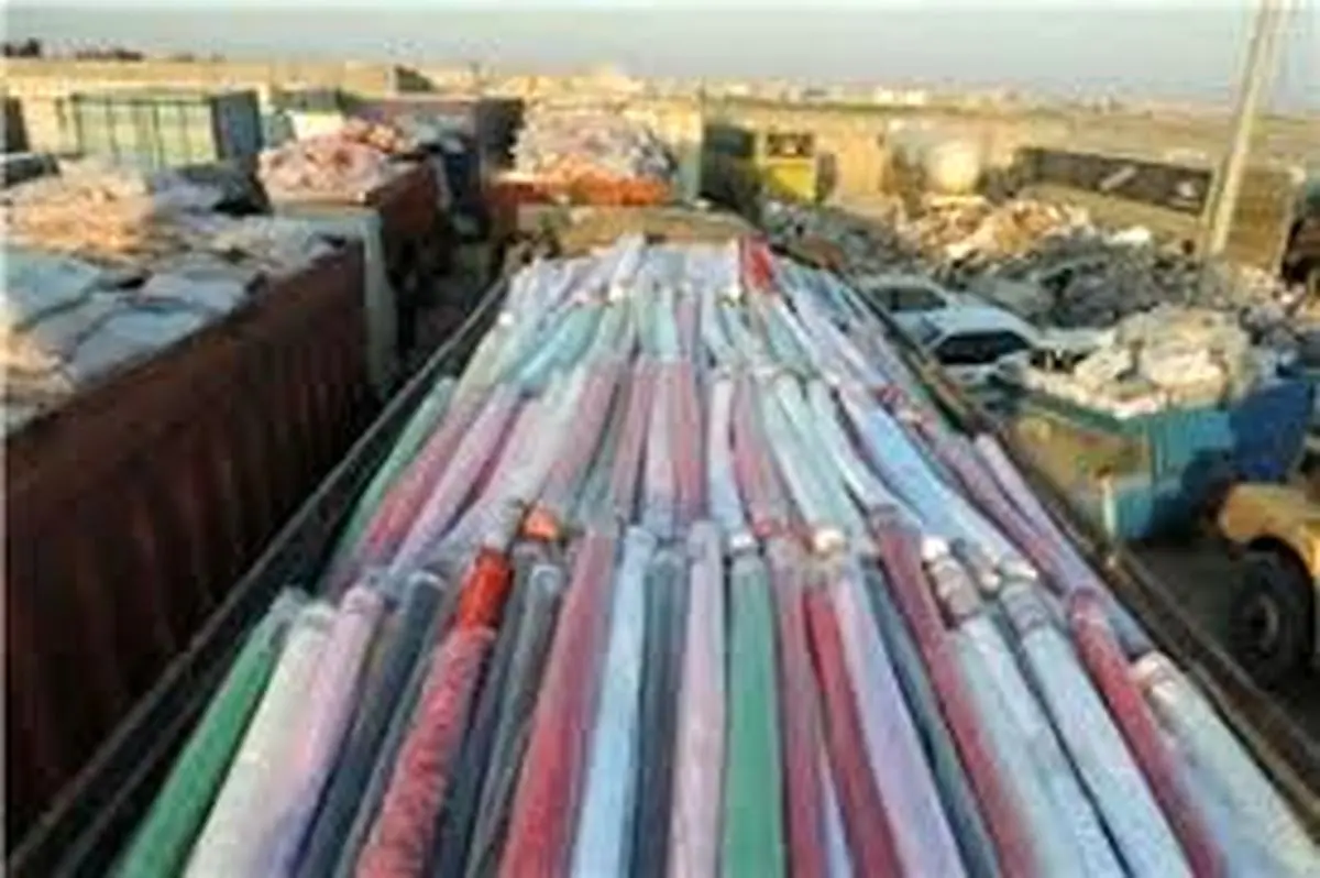 کشف 4 کانتینر پارچه قاچاق