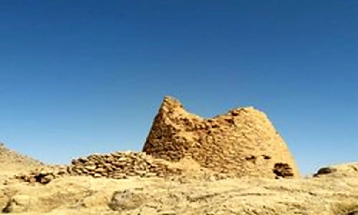 گشتی در برج آتش سَر سوراخ شهر نراق