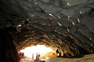 ممنوعیت ورود گردشگران به غار یخی چما