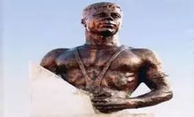 تندیس جهان پهلوان تختی در اصفهان رونمایی شد