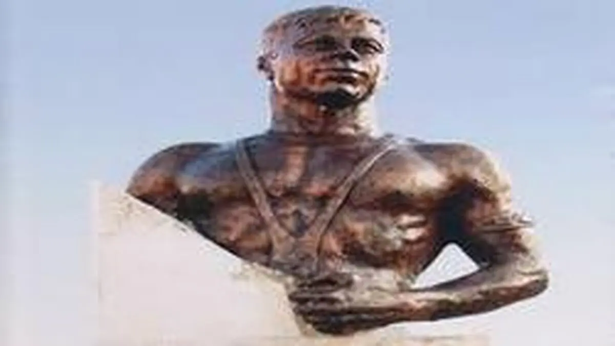 تندیس جهان پهلوان تختی در اصفهان رونمایی شد