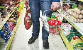 شقاقی: اقلام اساسی در قالب کارت‌های اعتباری توزیع شود