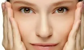 هر رنگ لکه های پوستی به چه دلیل روی پوست ما ظاهر می شوند؟