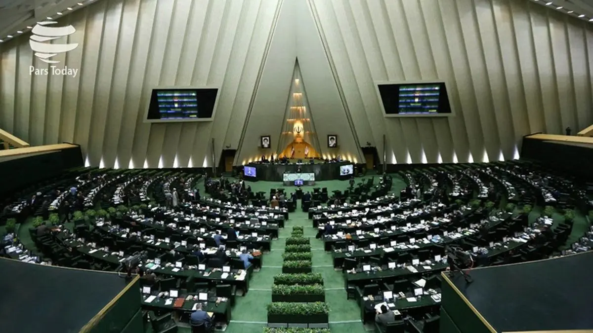  موافقان استیضاح در حال ایراد نطق / جهانگیری وارد صحن شد