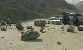 تمام راه‌های روستایی استان باز است/ وقوع 6 ریزش کوه بر اثر زلزله