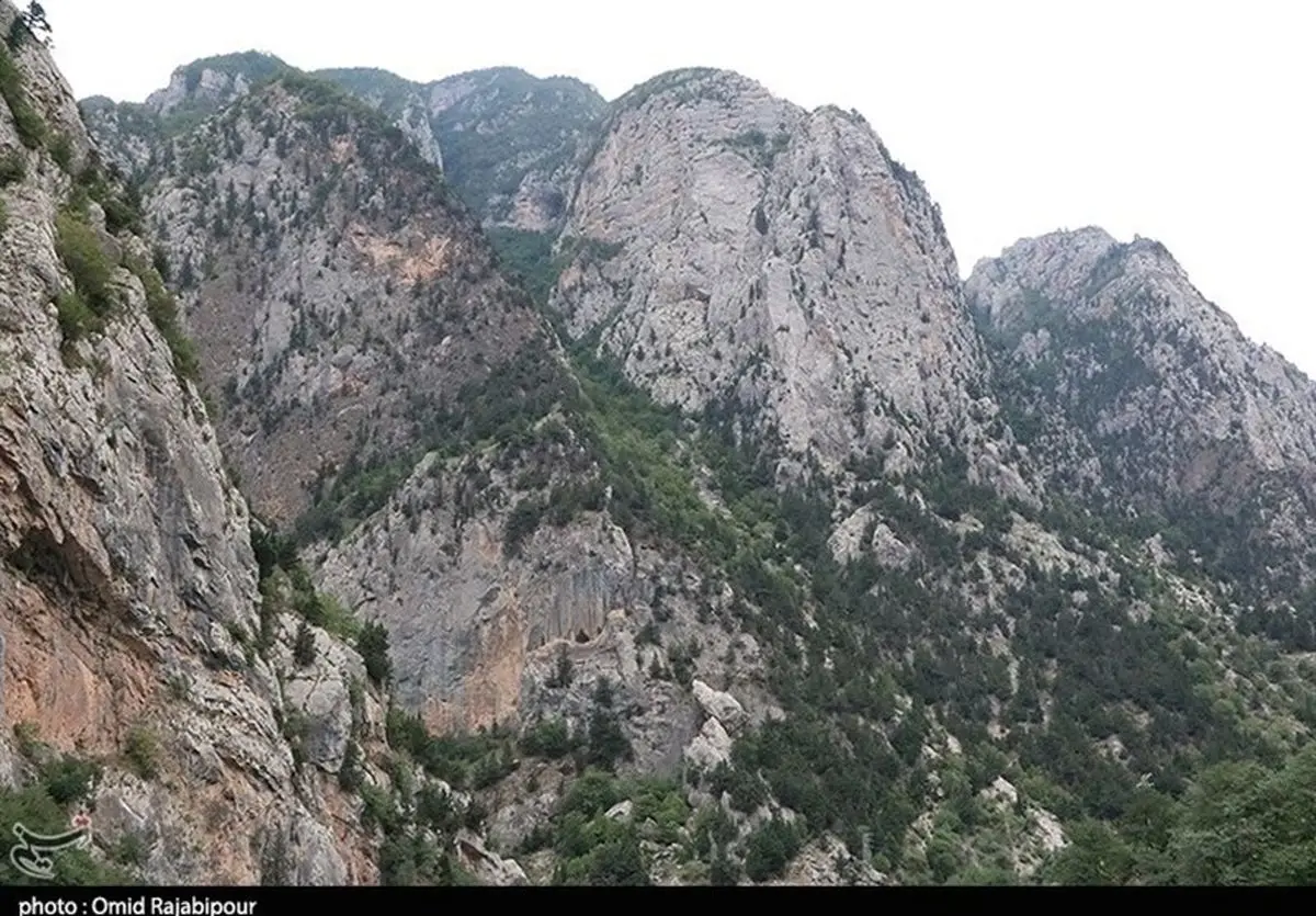 "صخره های سی‌پرد" از شگفت انگیزترین جاذبه‌های طبیعی گیلان