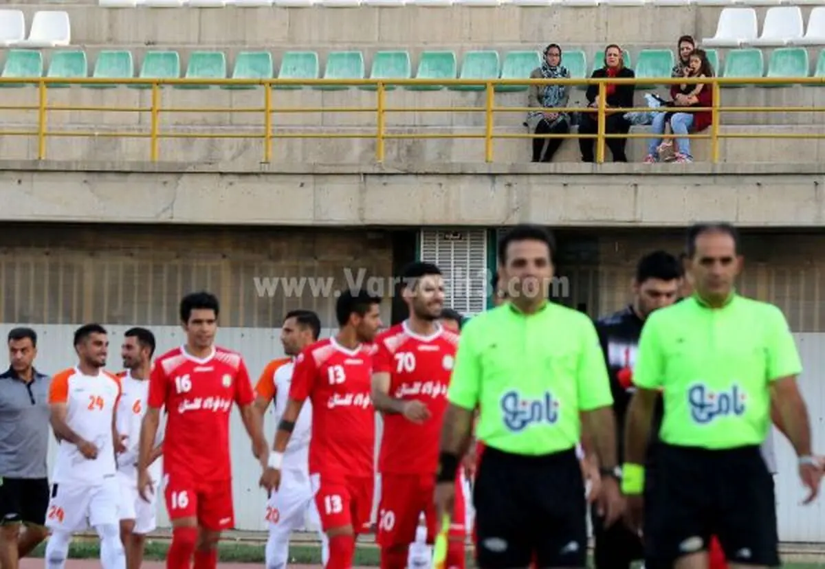 ورزشگاه کرج خانوادگی شد!(عکس)