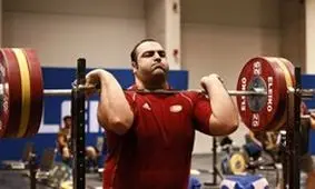 اولی و دومی علی‌حسینی و سلیمی در پایان حرکات یک‌ضرب دسته 105 + کیلوگرم وزنه‌برداری