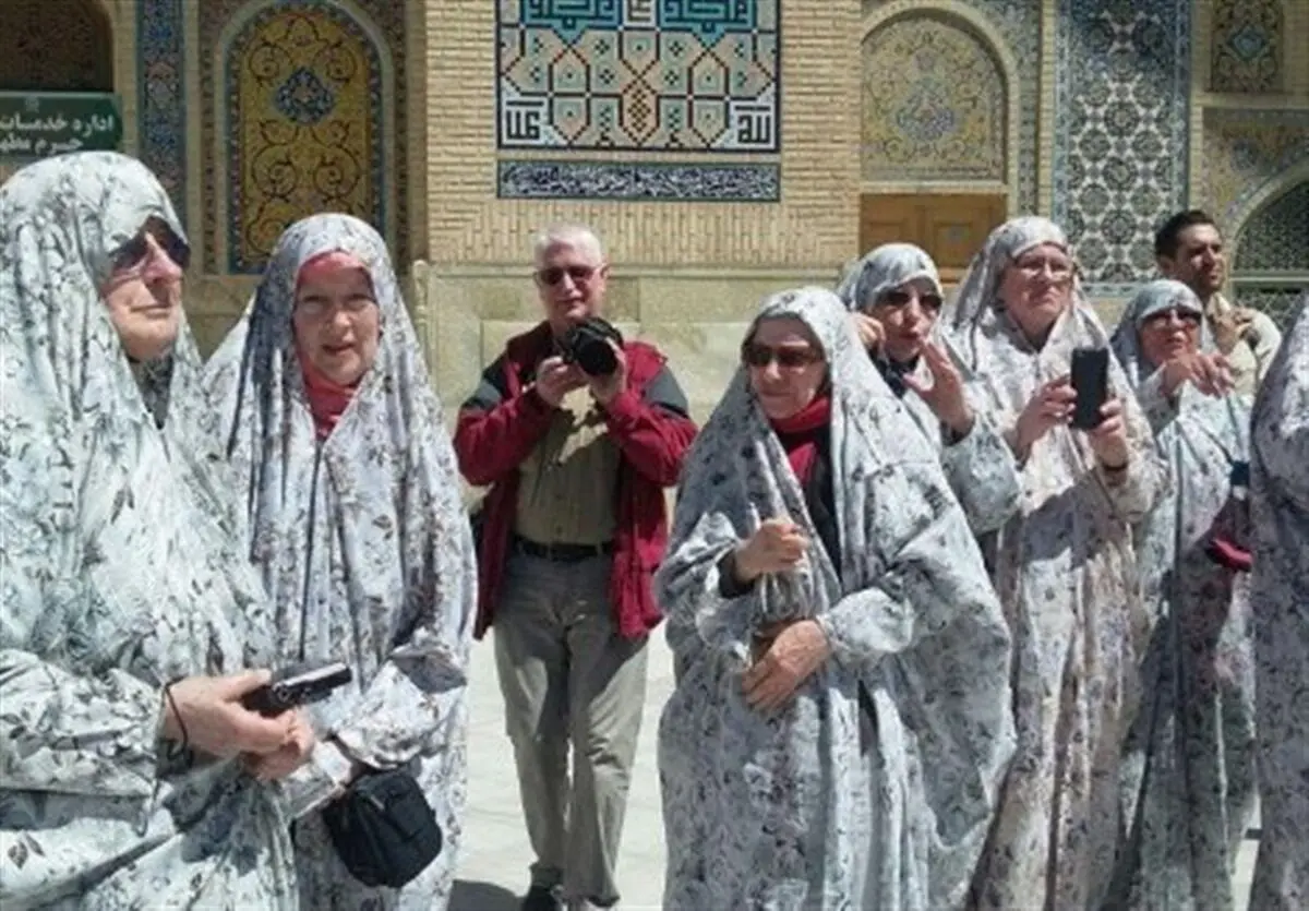 ۱۵ گردشگر پس از زیارت حرم کریمه اهل بیت(ع) مسلمان شدند