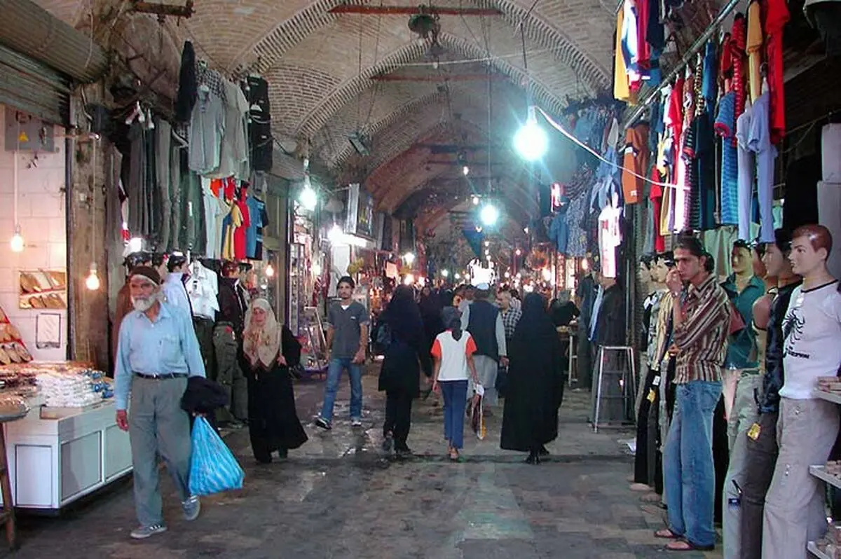 مسئولان به جای آمار و ارقام، خرید بروند تا گرانی را لمس کنند