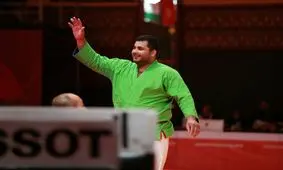 مدال نقره کوارش بر گردن پهلوانی