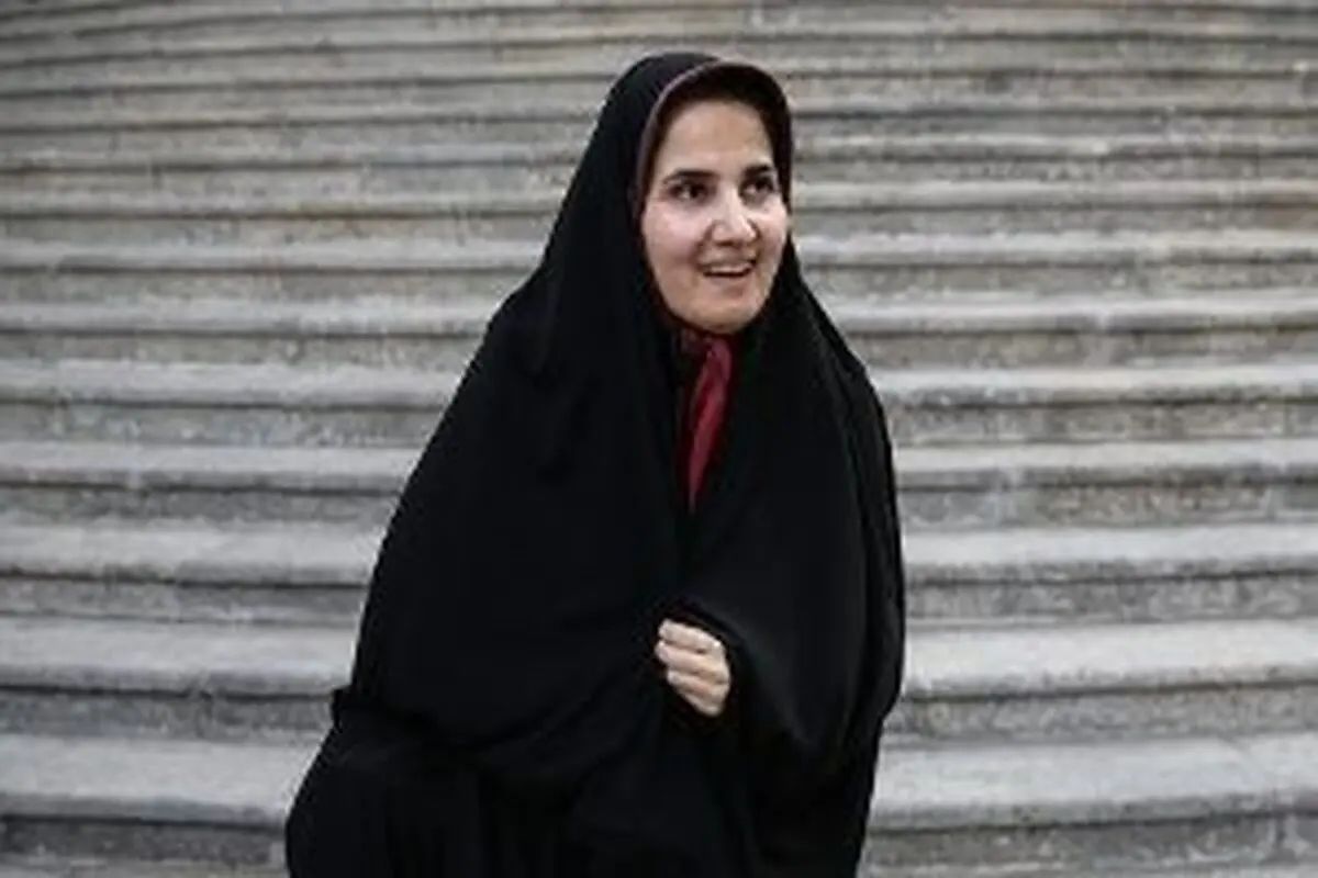 پوشش لعیا جنیدی، معاون حقوقی رئیس‌جمهوری