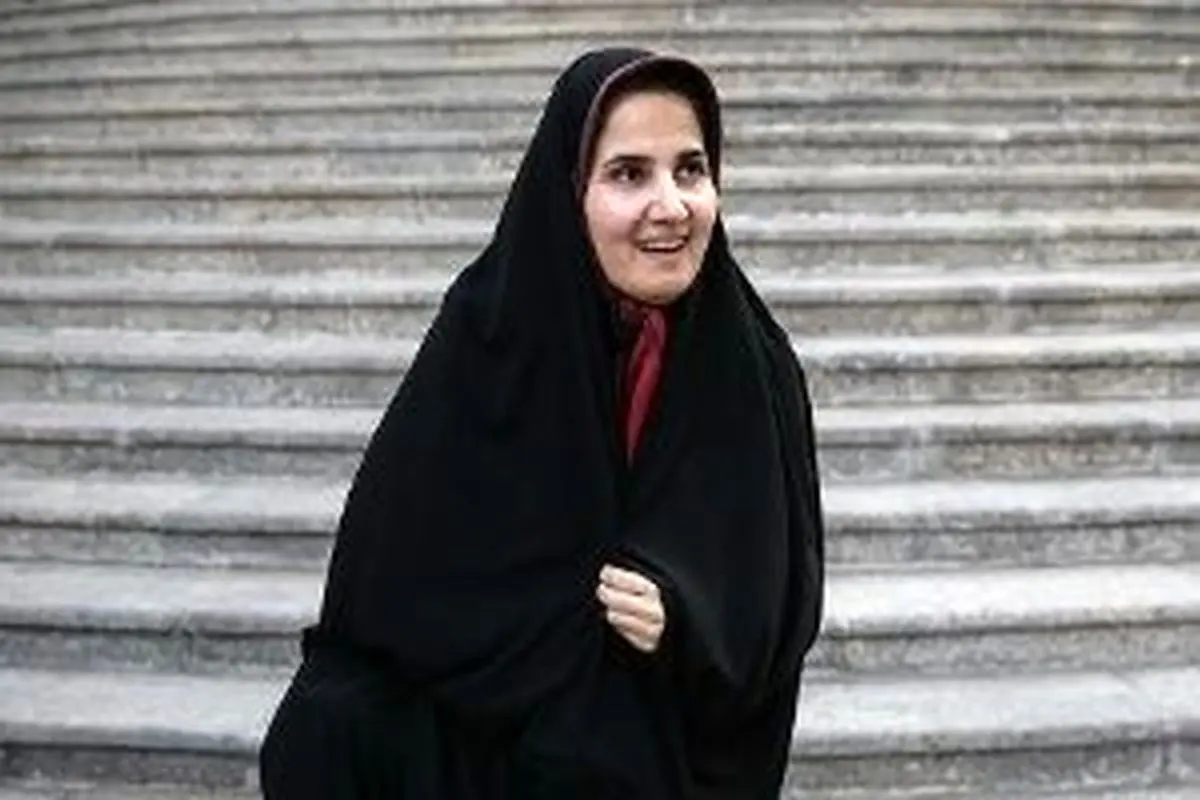 پوشش لعیا جنیدی، معاون حقوقی رئیس‌جمهوری