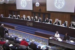 قضات دیوان بین المللی دادگستری میان ایران و آمریکا داوری می کنند