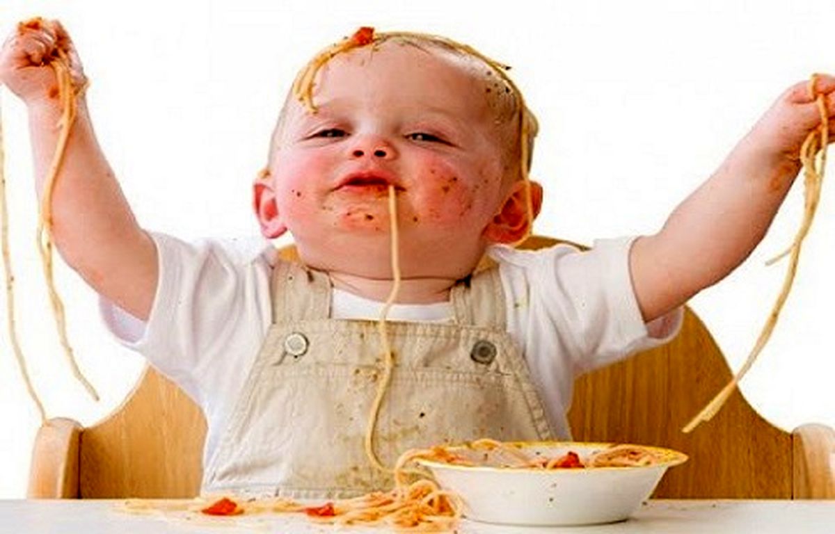 چگونه آداب غذا خوردن را به کودکان آموزش دهیم؟