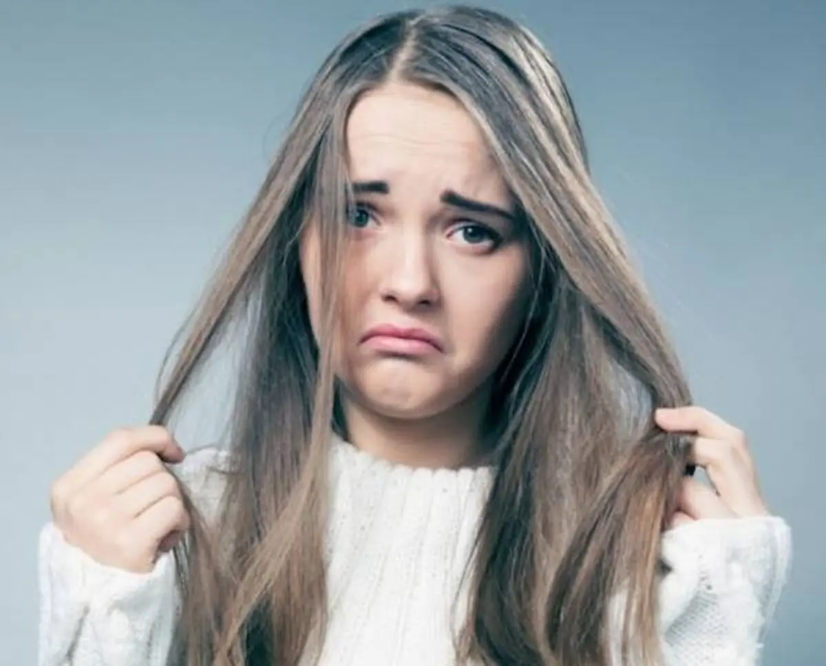 علت اصلی چرب شدن موی سر و راههای کاهش آن