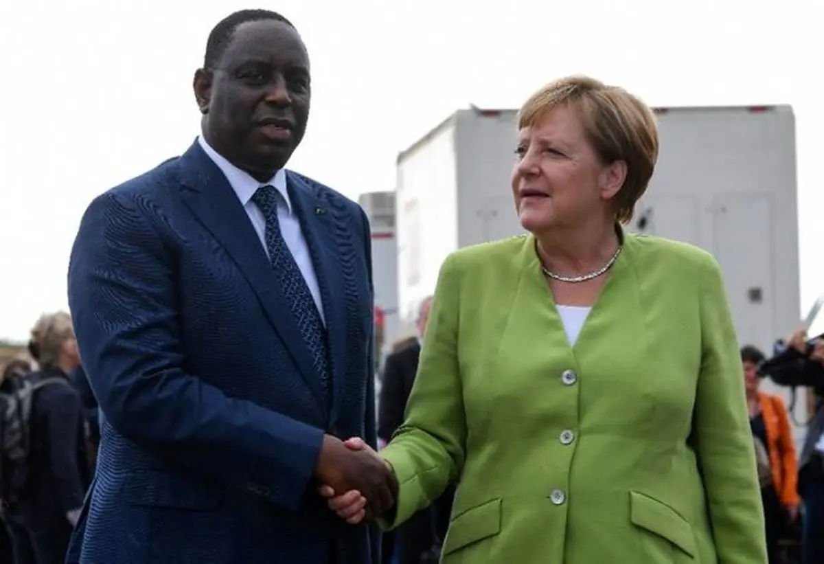 مرکل در آغاز تور آفریقای غربی خود وارد سنگال شد