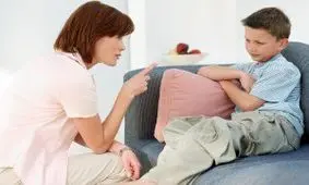 7 جمله مخرب که نباید به نوجوان تان بگویید!!