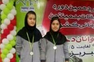۲ بدمینتون باز دختر کردستانی مدال نقره مسابقات قهرمانی کشور را کسب کردند