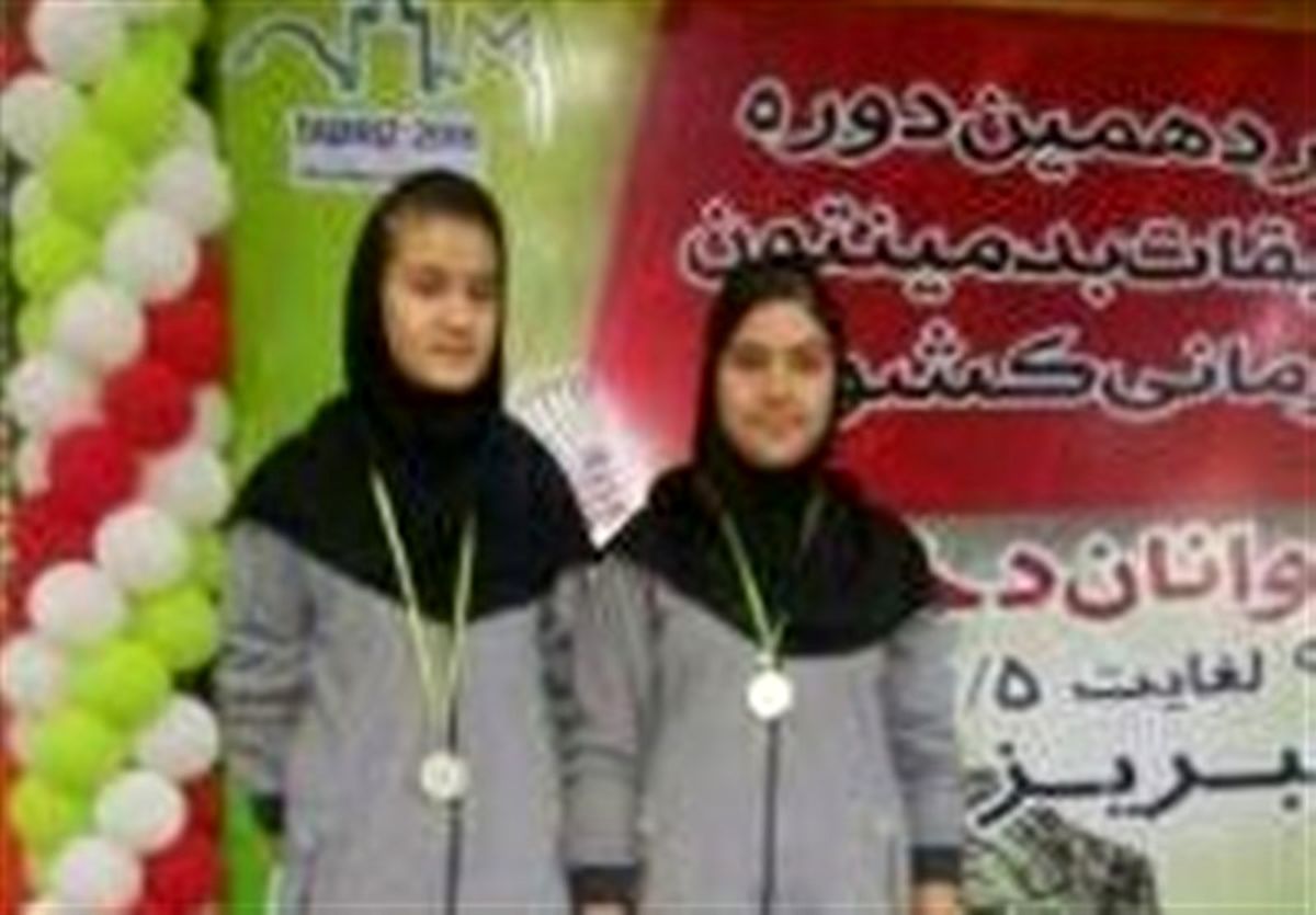 ۲ بدمینتون باز دختر کردستانی مدال نقره مسابقات قهرمانی کشور را کسب کردند