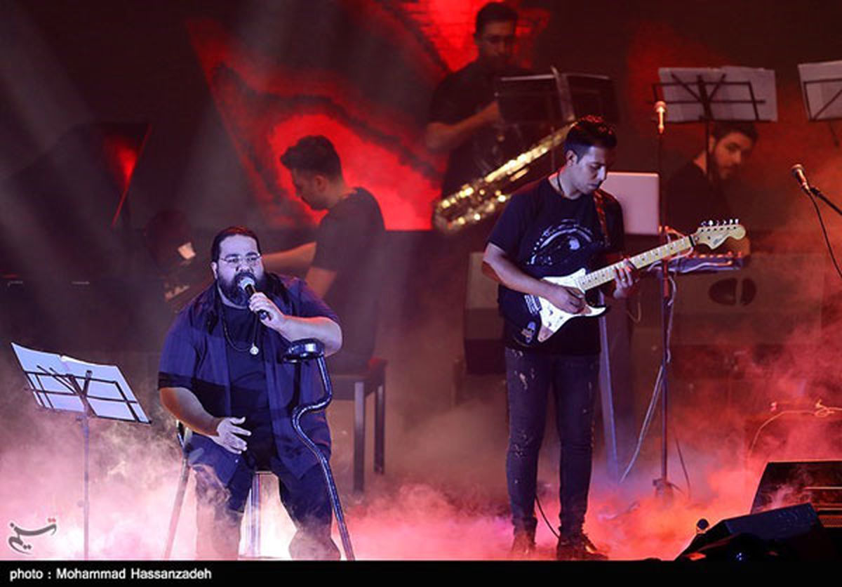 «رضا صادقی» برای طرفدارانش خواند