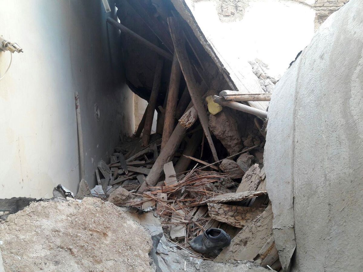 تخریب ساختمان قدیمی در خیابان قصر الدشت