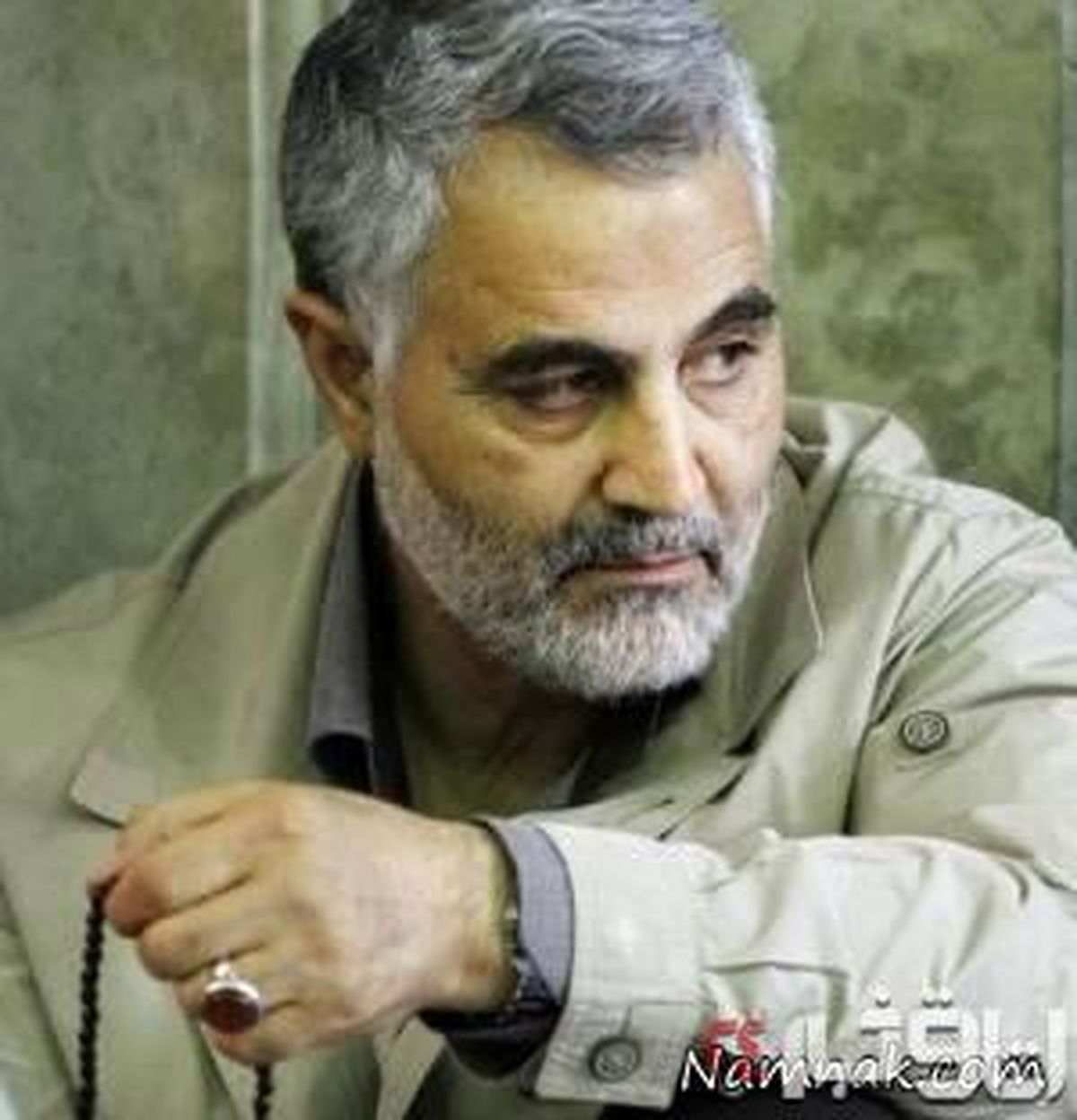 انتشار لحظاتی تکاندهنده از حضور سردار سلیمانی در منزل یکی از شهدا