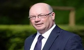 آلیستر برت در تهران به دنبال چیست؟