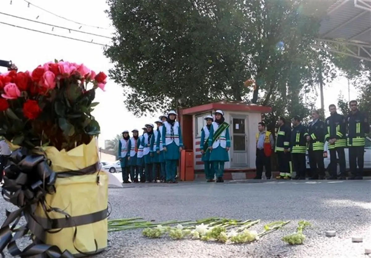 دانش‌آموزان اهوازی به شهدای آتش‌نشان ادای احترام کردند