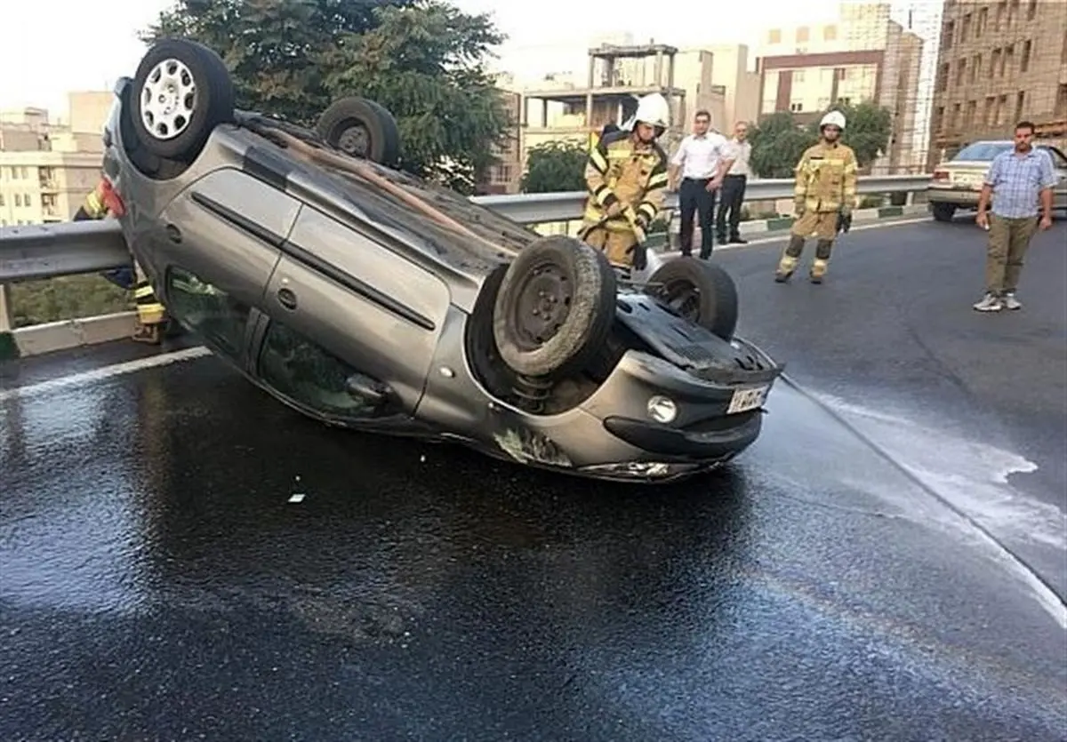 واژگونی پژو ۲۰۶ در بزرگراه ستاری + تصاویر