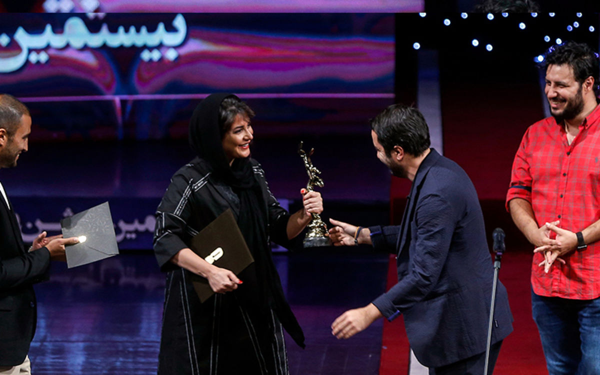 حواشی جشن سینما؛ کیهان: محیط زیست به بهداد چه ربطی دارد؟ اعتماد: چرا شلخته لباس میپوشید؟