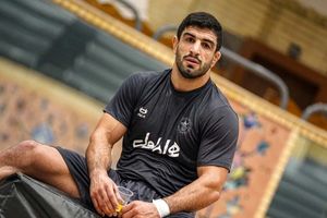 مصدومیت شدید کامران قاسم‌پور در فرودگاه امام/ ویدئو