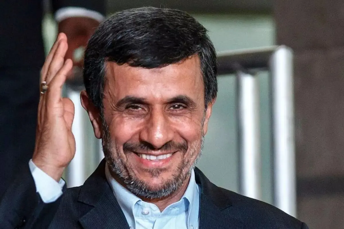 تصویری قدیمی از محمود احمدی‌نژاد و فرزندان خردسالش در سال ۶۱

