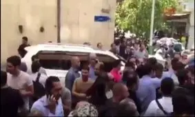 ازدحام در خيابان منوچهری تهران برای خرید دلار