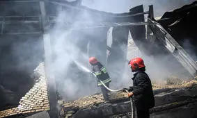 آتش سوزی یک کارگاه تولید جعبه در ملایر