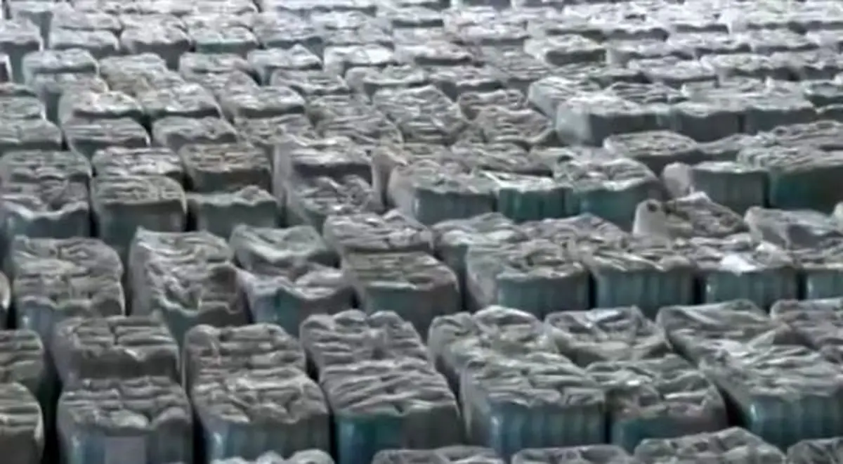 تصاویری از انبار پوشک احتکار شده به ارزش ۶۰ میلیارد تومان