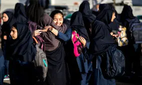 توزیع بسته لوازم‌التحریر بین دانش‌آموزان / پرداخت هزینه ثبت‌نام کتب درسی