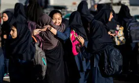 توزیع بسته لوازم‌التحریر بین دانش‌آموزان / پرداخت هزینه ثبت‌نام کتب درسی