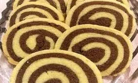 طرز تهیه کوکی حلزونی دورنگ